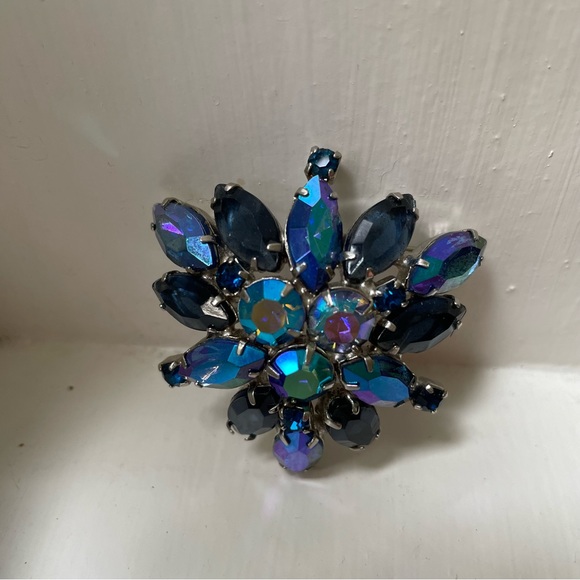 Vintage Blue and Amethyst Rhinestone 1950s Brooch - Picture 8 of 9